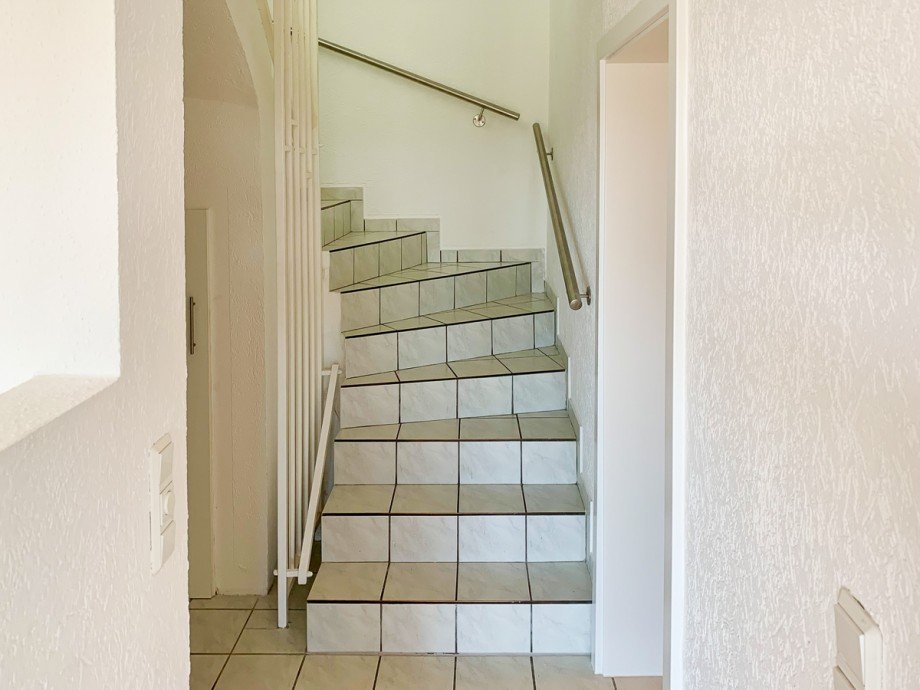 Treppe zum Mittelgeschoss Maisonettewohnung Fr�ndenberg