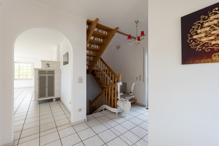 Hier geht es ins Obergeschoss... Einfamilienhaus Fr�ndenberg Hohenheide