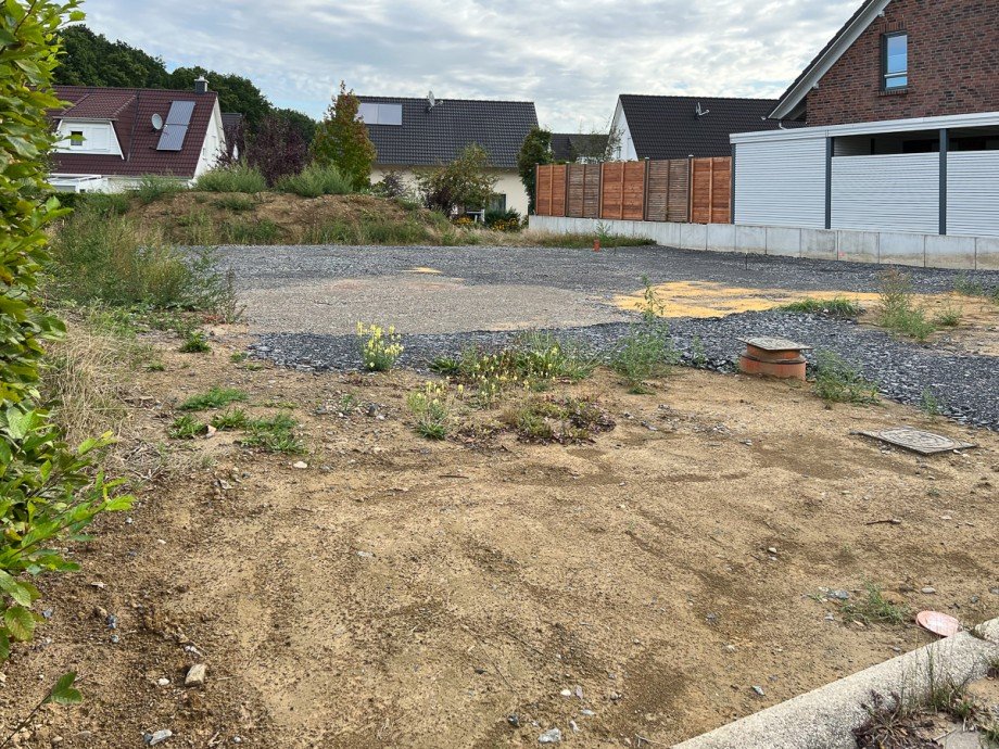 das Grundst�ck von links Wohngrundst�ck Menden