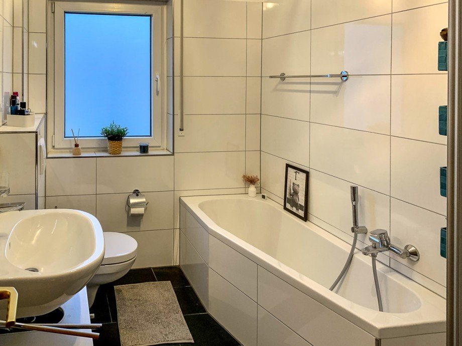 Bad mit Wanne u. Dusche Wohnung Menden-Schwitten