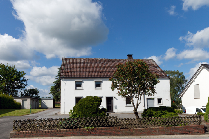 Ansicht Fr�ndenberg-Ostb�ren Einfamilienhaus Ein-/Zweifamilienhaus auf gro�em Grundst�ck