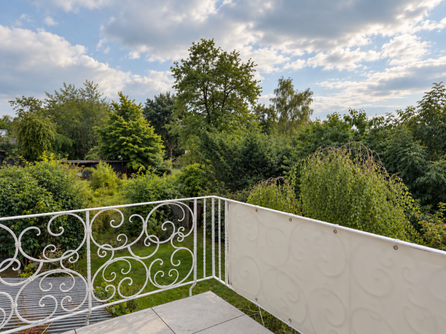 Balkonblick ins gr�ne Gartenparadies Zweifamilienhaus Menden