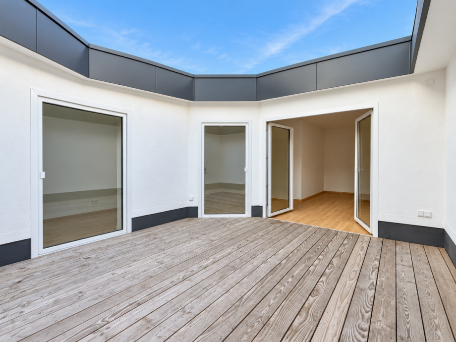 Moderne Dachterrasse mit Holzdeck Wohnung Fr�ndenberg- Stadt