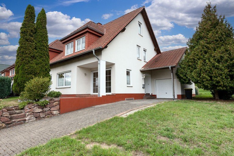 Eingang - Zufahrt Garage Fr�ndenberg-Warmen Doppelhaush�lfte Viel Platz f�r alles, was Zuhause ausmacht