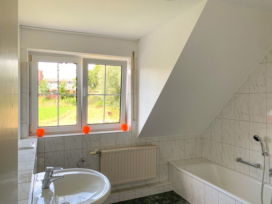 Bad mit Wanne und Dusche Doppelhaush�lfte Fr�ndenberg-Warmen