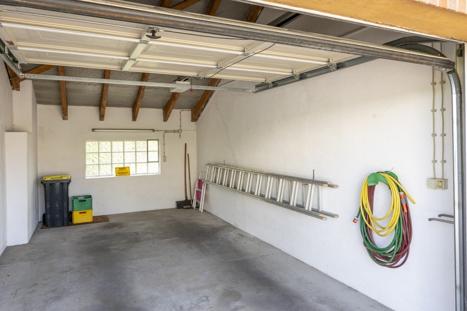 Garage mit Strom- und Wasseranschlu� Einfamilienhaus Fr�ndenberg Hohenheide