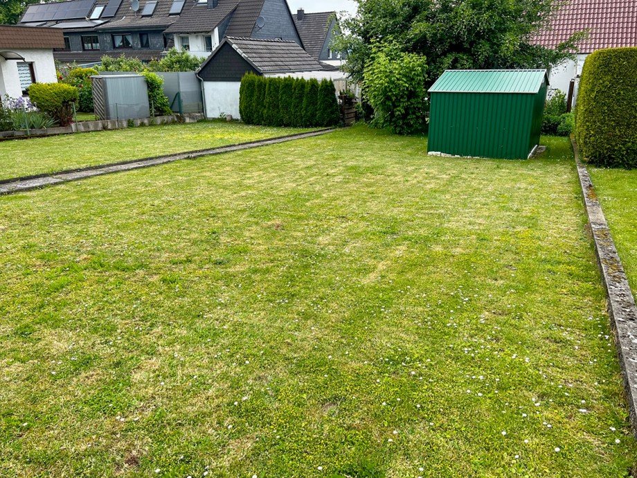 Ansicht von rechts Wohngrundst�ck Menden