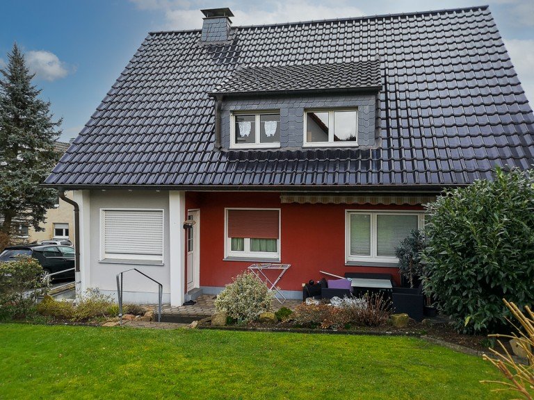 Ansicht-Gartenseite Menden Zweifamilienhaus Zweifamilienhaus in begehrter Lage von Menden/ Stadt