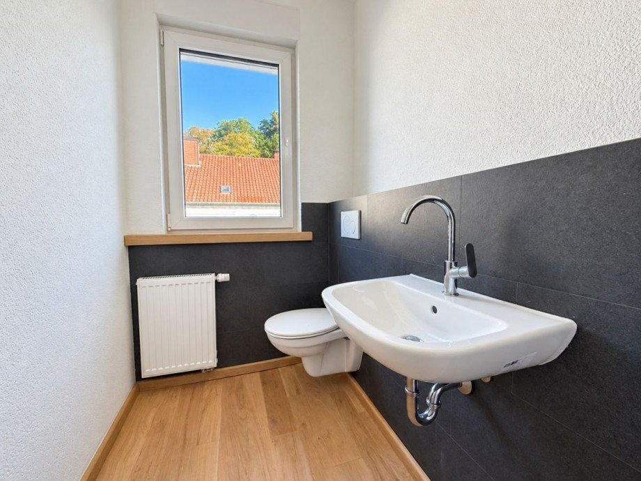 separates WC mit Fenster Dachgeschosswohnung Fr�ndenberg- Stadt