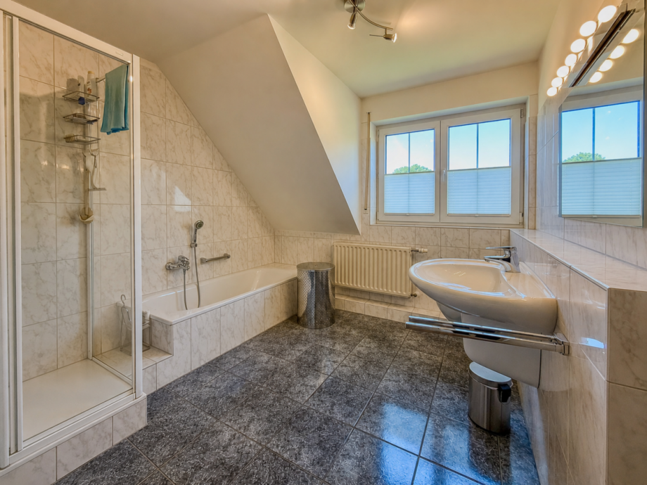Badezimmer Doppelhaush�lfte Fr�ndenberg-Warmen