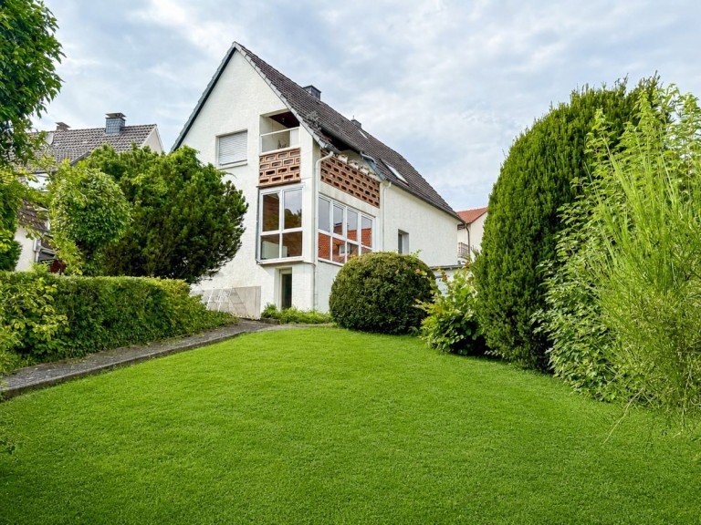 Gartenansicht Wickede Zweifamilienhaus Ein Haus mit Geschichte, gewachsen mit den Anspr�chen seiner Bewohner.