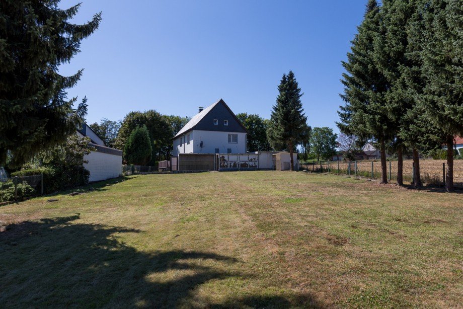 R�ckseite mit Garten Einfamilienhaus Fr�ndenberg-Strickherdicke