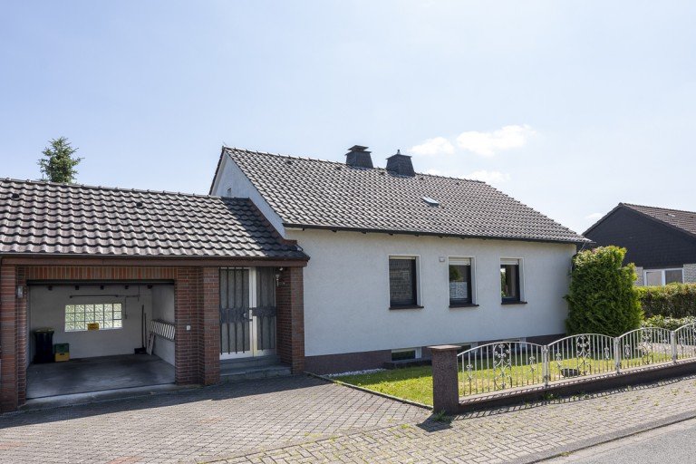 Einfamilienhaus mit Garage Fr�ndenberg Hohenheide Einfamilienhaus Freistehendes Einfamilienhaus in 58730 Fr�ndenberg-Hohenheide