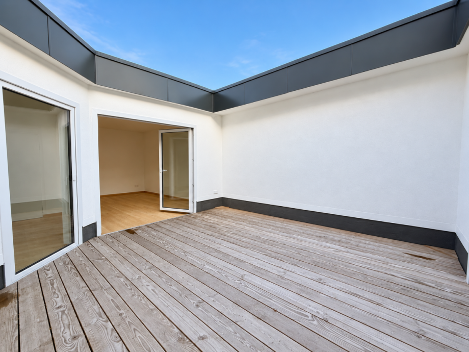 Moderne Dachterrasse mit Holzdeck Wohnung Fr�ndenberg- Stadt