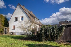 Hauptbild freistehendes Zweifamilienhaus auf etwa 1175 m² Grundstück