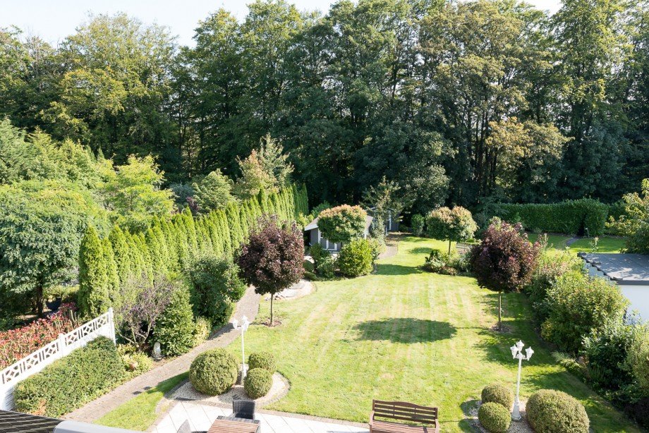 Blick aus dem Schlafzimmer in den Garten Einfamilienhaus Fr�ndenberg