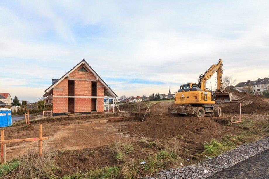 der erste Rohbau steht Wohngrundst�ck Fr�ndenberg