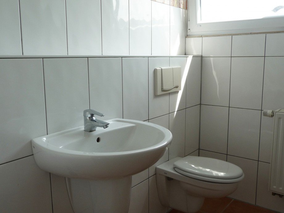 07 Tageslicht Wannenbad Dachgeschosswohnung Fr�ndenberg
