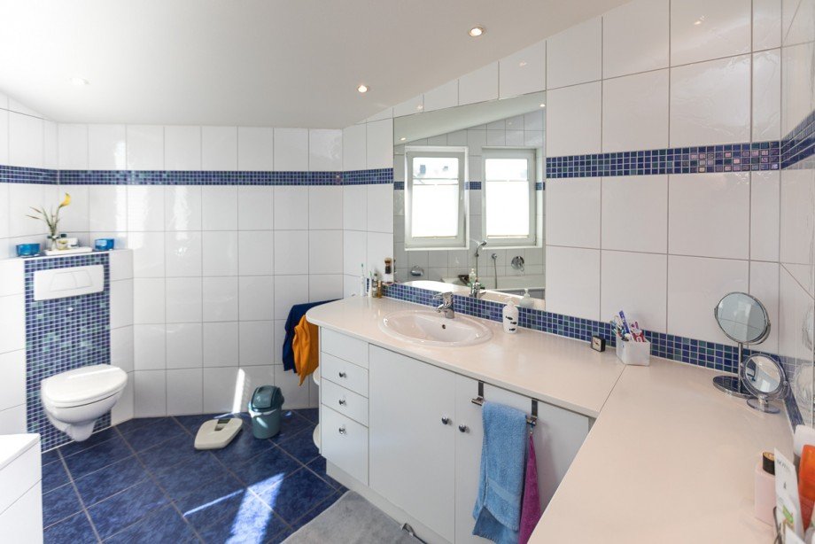 08 gro�z�giges Badezimmer Etagenwohnung Wickede/Ruhr