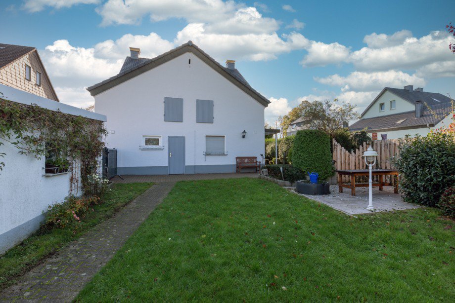 Blick aus dem Garten Zweifamilienhaus Unna