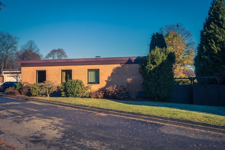 01 Ansicht Fr�ndenberg-Strickherdicke Bungalow Winkelbungalow in ruhiger Wohnlage, Doppelgarage